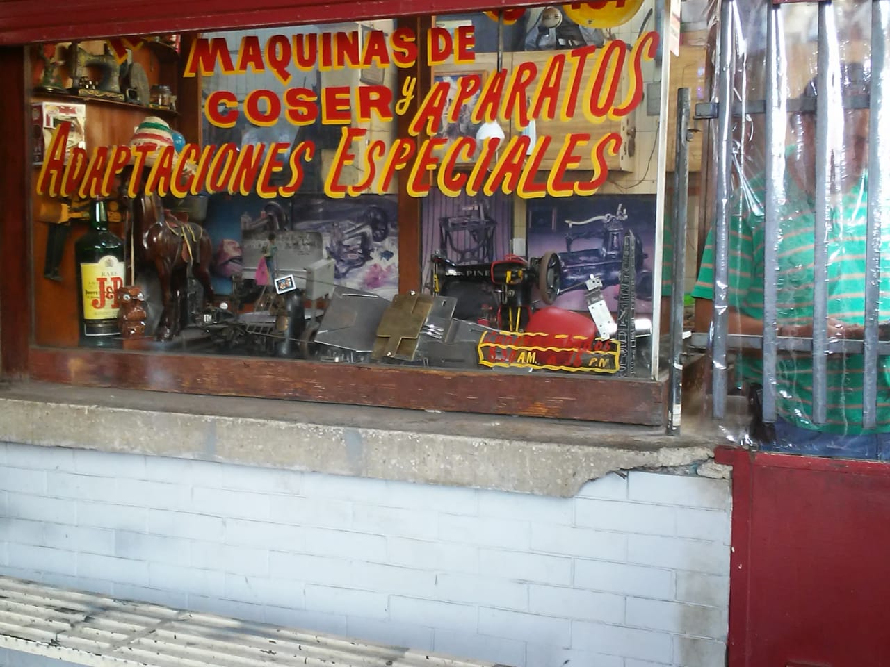 Mercado San Lucas -Aparatos para Máquinas de Coser